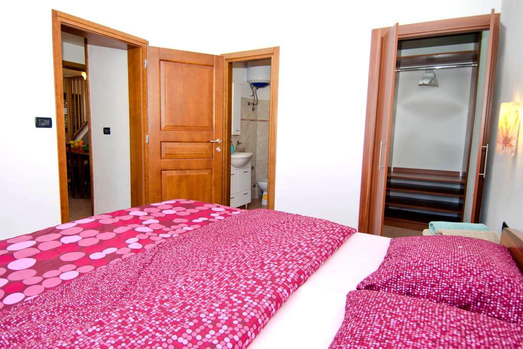 Villa Lara Karojba Room photo